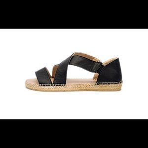 EUC. Like new pair of Avarcas Espadrilles